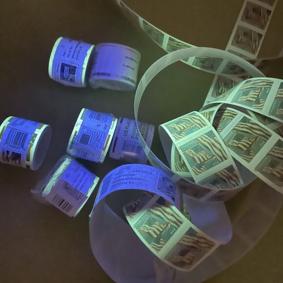 1000 Forever stamps of 2022 the national flag - Picture 2 of 2